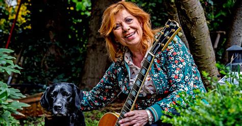 Zangeres Margriet Eshuijs (70) overleden .